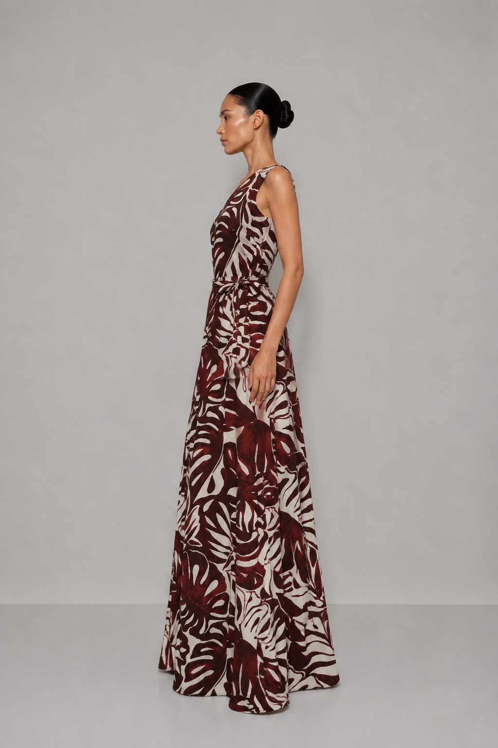 Vestido Tropical Estampado Floral Vinotinto